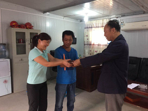 “金秋助學(xué)”,礦建二公司在行動