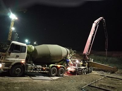 天工公司土建十五部陜煤研究院項(xiàng)目兩項(xiàng)單體工程筏板基礎(chǔ)混凝土澆筑完成