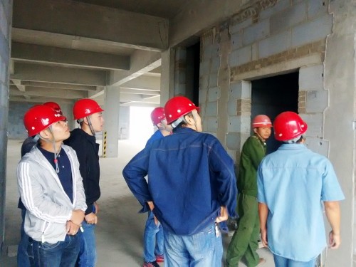 澄合分公司第十一項目部齊心協(xié)力戰(zhàn)秋雨