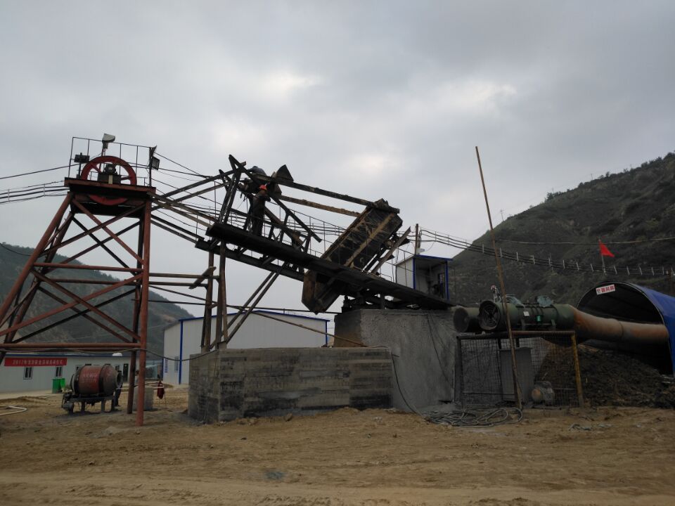 礦建二公司車(chē)村礦一號(hào)斜井井筒掘砌工程提升系統(tǒng)試運(yùn)營(yíng)開(kāi)始