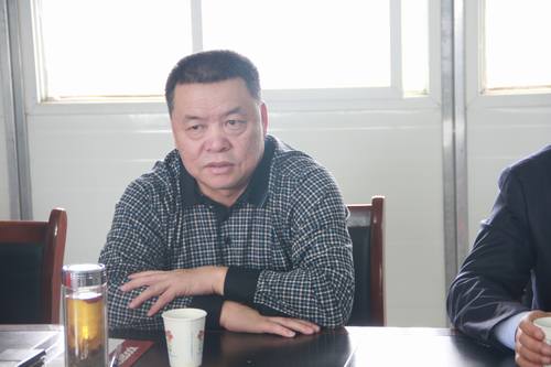 陜煤集團(tuán)總經(jīng)理助理、建設(shè)集團(tuán)聯(lián)合黨委書記、董事長寧興剛節(jié)日期間深入銅煤公司施工生產(chǎn)一線視察慰問