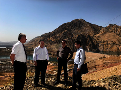 董事長寧興剛節(jié)前赴海外慰問指導