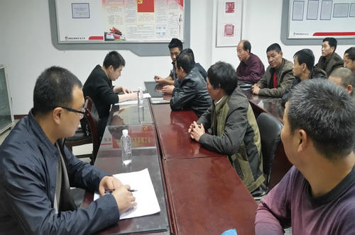 洗選煤運(yùn)營(yíng)公司紅柳林運(yùn)營(yíng)項(xiàng)目部全員背誦“雙危辨識(shí)” 強(qiáng)化安全意識(shí)