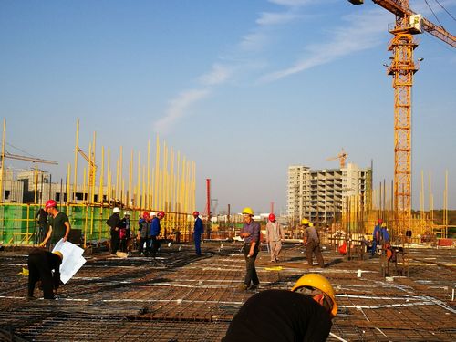 天工公司土建十五項目部承建的基地項目施工現(xiàn)場如火如荼