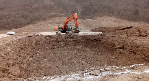 銅川分公司冶坪煤礦矸石倉(cāng)、通風(fēng)機(jī)房配電室等工程順利開(kāi)工