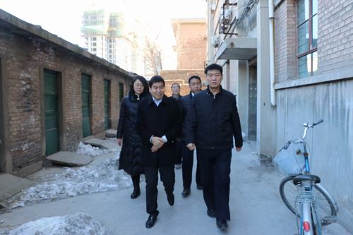 建設(shè)集團(tuán)聯(lián)合黨委副書記、紀(jì)委書記、工會主席侯本英一行慰問澄合分公司困難職工