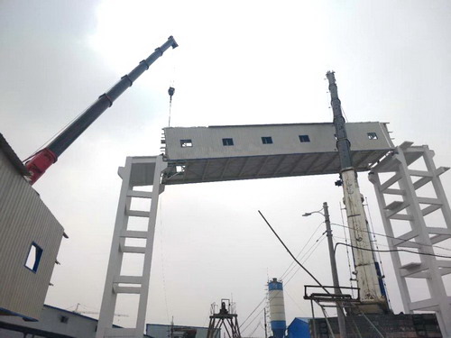 銅川分公司第六項(xiàng)目部順利完成棧橋鋼桁架階段吊裝任務(wù)