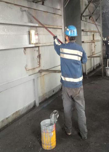 洗選煤運營公司紅柳林運營項目部對系統(tǒng)設(shè)備進(jìn)行除銹刷漆工作