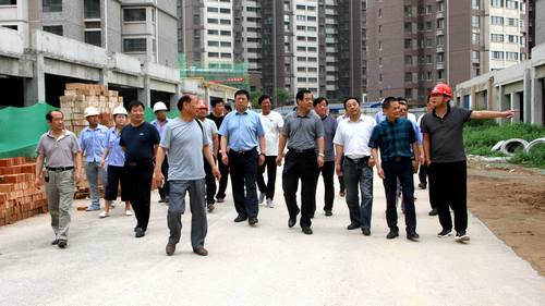 銅川礦業(yè)公司領(lǐng)導(dǎo)深入銅煤1#、2#小區(qū)施工現(xiàn)場調(diào)研指導(dǎo)項(xiàng)目建設(shè)工作