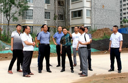 銅川礦業(yè)公司領(lǐng)導(dǎo)深入銅煤1#、2#小區(qū)施工現(xiàn)場回訪檢查項(xiàng)目建設(shè)工作