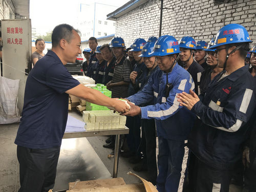 陜煤建設(shè)洗選煤運(yùn)營(yíng)公司:施工現(xiàn)場(chǎng)送“清涼” 溫情關(guān)懷暖人心
