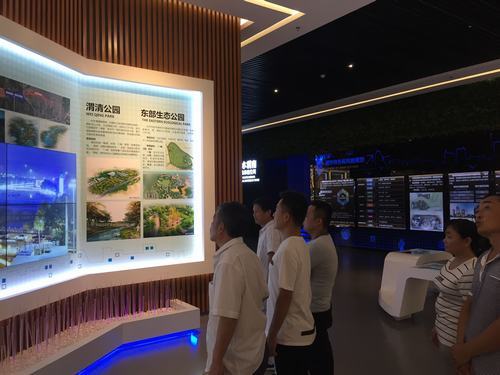 歲月如歌引人駐 踏夢(mèng)前行干勁增