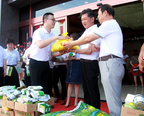 陜煤建設(shè)公司:情系職工赴一線送清涼