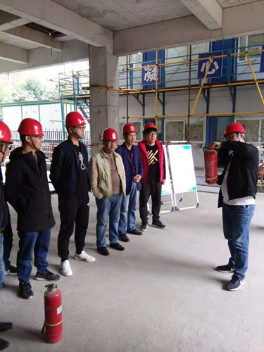 加強(qiáng)冬季消防演練 提高職工防火能力