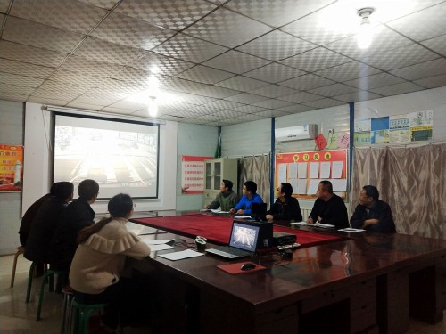 陜煤建設(shè)澄合分公司第十二項(xiàng)目部開展“全國(guó)交通安全日”宣傳教育活動(dòng)