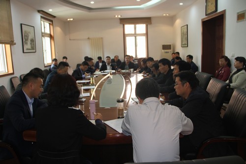 陜煤建設(shè)銅煤公司組織傳達“講政治、敢擔(dān)當(dāng)、轉(zhuǎn)作風(fēng)”專題教育暨集中開展違規(guī)收送禮金問題專項整治工作部署會議精神