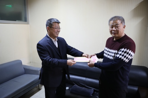 路橋分公司領(lǐng)導(dǎo)走訪慰問困難職工