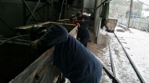 陜煤建設(shè)礦建二公司各項目部認(rèn)真開展“提升運輸、車輛運輸安全整治專項活動 ”