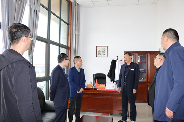 對標(biāo)學(xué)習(xí)    交流經(jīng)驗(yàn)