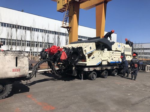 陜煤建設(shè)掘進(jìn)公司：紅柳林項(xiàng)目部EML-340連續(xù)采煤機(jī)順利入井