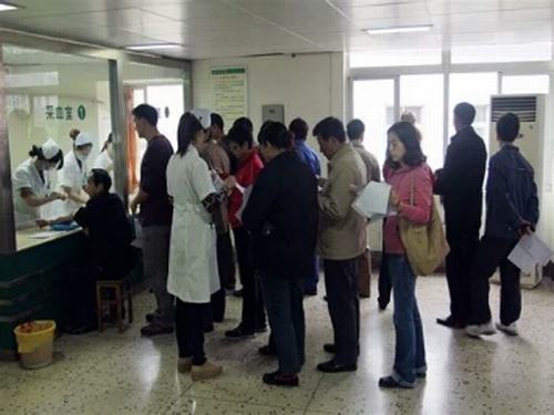 陜煤建設(shè)洗選煤運營公司小保當運營項目部開展農(nóng)民工免費體檢活動