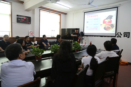 陜煤建設(shè)機(jī)電安裝公司開展消防安全專項(xiàng)培訓(xùn)和應(yīng)急逃生演練