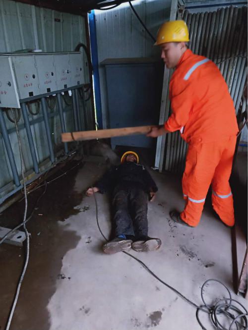 陜煤建設(shè)機(jī)電安裝公司各項(xiàng)目部應(yīng)急演練注重實(shí)效