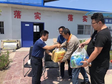 陜煤建設天工公司精準送清涼  心暖情更長