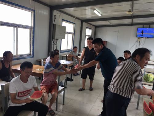 陜煤建設(shè)礦建二公司開(kāi)展夏日“送清涼”活動(dòng)