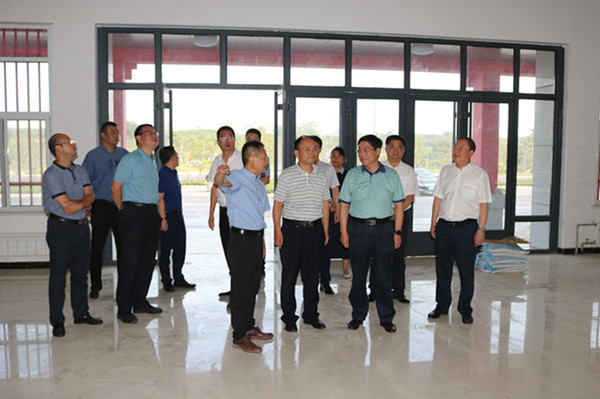 陜西省交通廳黨組成員萬振江調(diào)研指導(dǎo)川耀崔仙服務(wù)區(qū)項目