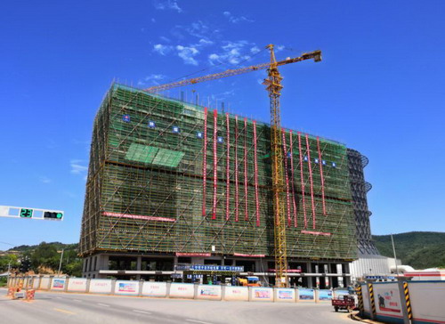 陜煤建設銅川公司麟北電廠輔助功能區(qū)宿舍樓順利封頂