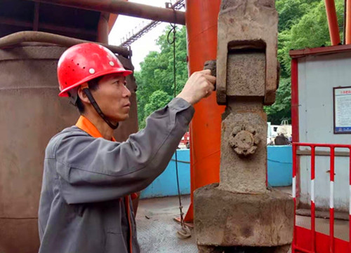 陜煤建設(shè)礦建三公司關(guān)山項(xiàng)目部“四個強(qiáng)化”保汛期立井大型機(jī)電設(shè)備安全運(yùn)轉(zhuǎn)