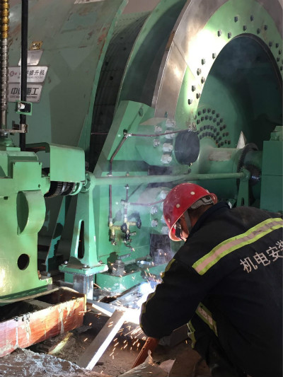 陜煤建設機電安裝公司提前完成冶坪礦副斜井提升設備安裝