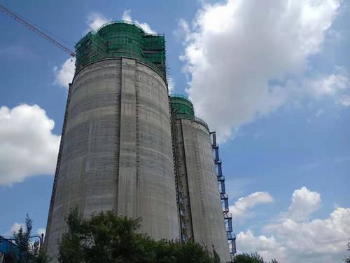 陜煤建設(shè)韓城分公司土建十二項(xiàng)目部承建的彬長小莊礦井及選煤廠 新建產(chǎn)品倉工程順利封頂