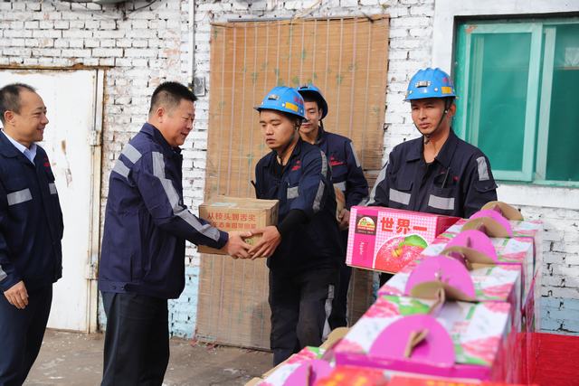 陜煤建設洗選煤運營公司:中秋慰問暖人心,濃濃溫情話關懷