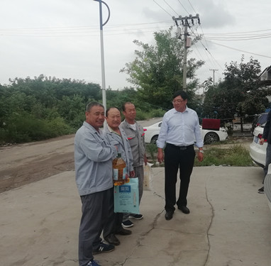 陜煤建設天工公司中秋佳節(jié)忙奮戰(zhàn) 慰問聚餐暖人心