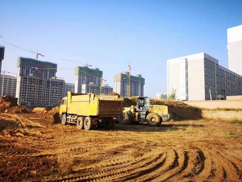 陜煤建設(shè)銅煤公司承建的靖邊縣金地華府9#-16#樓、地下車庫(kù)及商業(yè)部分工程正式開工建設(shè)