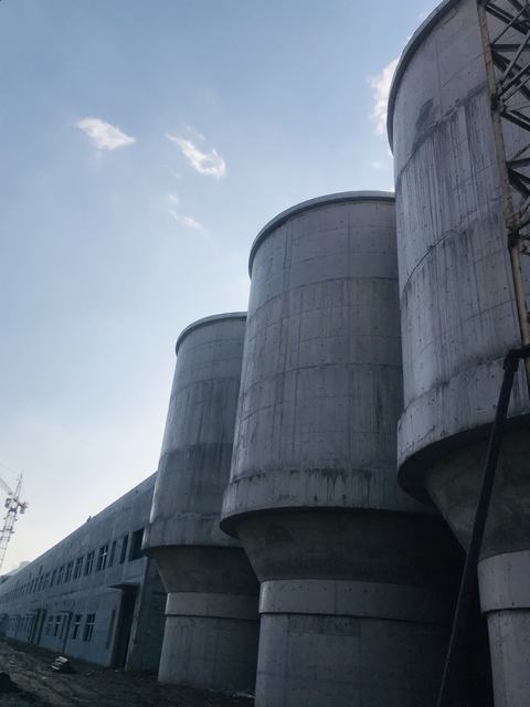 陜煤建設(shè)洗選煤運(yùn)營(yíng)公司安裝第五項(xiàng)目部一帆紙廠(chǎng)漿塔工程順利完工