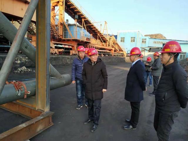楊讓順深入陜煤建設(shè)洗選煤運(yùn)營(yíng)公司清水川施工現(xiàn)場(chǎng)檢查指導(dǎo)工作