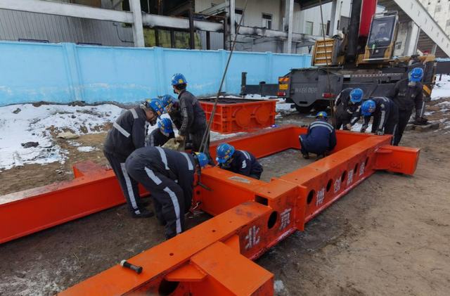 陜煤建設(shè)洗選煤運(yùn)營公司紅柳林洗煤廠項(xiàng)目部312破碎機(jī)安裝工程順利完工