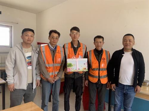 陜煤建設(shè)銅煤公司第十六項目部為職工舉辦“不負韶華時光，愛與責(zé)任同行”月度主題生日會