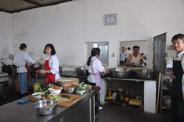 陜煤建設(shè)掘進(jìn)公司:吃住無小事 從“兩堂一舍”提升職工幸福指數(shù)