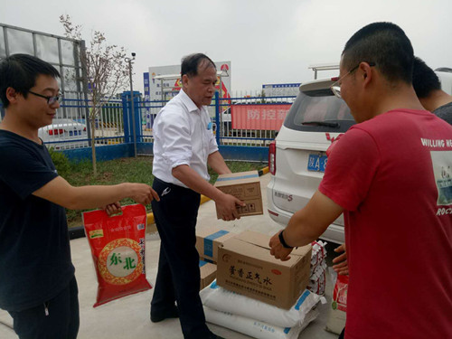 陜煤建設(shè)天工公司:中儲(chǔ)糧項(xiàng)目滑模忙,領(lǐng)導(dǎo)關(guān)懷送一線