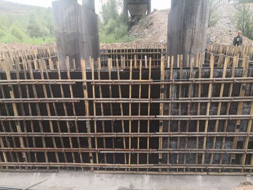陜煤建設(shè)銅煤公司第二十一項(xiàng)目部承建檸條塔礦河道棧橋框架柱基礎(chǔ)加固工程順利開工建設(shè)