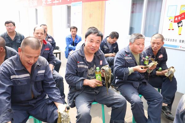 陜煤建設(shè)礦建二公司：“粽”情端午艾香情長