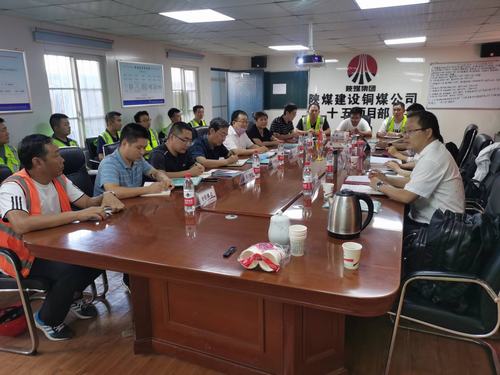 陜煤建設銅煤公司承建的藍山水岸通過優(yōu)質(zhì)結(jié)構(gòu)、綠色示范工程驗收