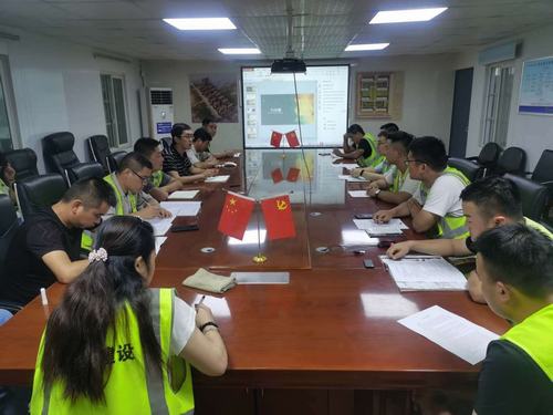 陜煤建設(shè)銅煤公司第十五項(xiàng)目組織召開“有夢(mèng)想，敢拼搏”青年員工主題座談會(huì)