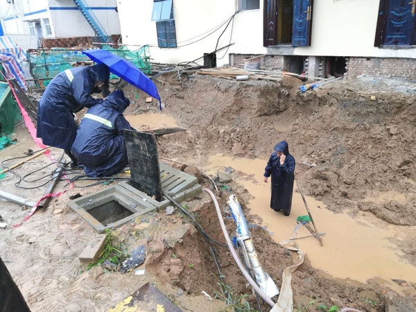 陜煤建設(shè)澄合分公司第三項(xiàng)目部組織青年突擊隊(duì)防洪度汛