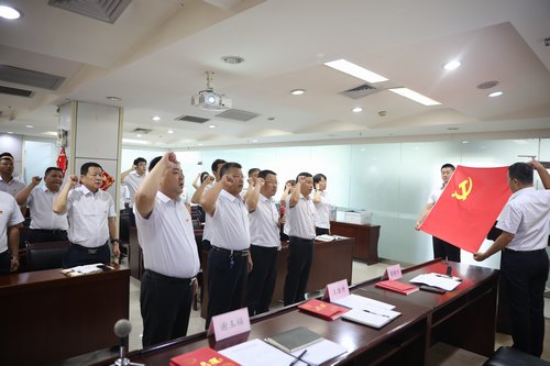 不忘初心勇立潮頭 牢記使命爭當(dāng)先鋒