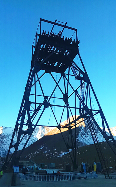 陜煤建設(shè)礦建三公司天山項(xiàng)目部Ⅵ型井架安裝工作圓滿(mǎn)完成